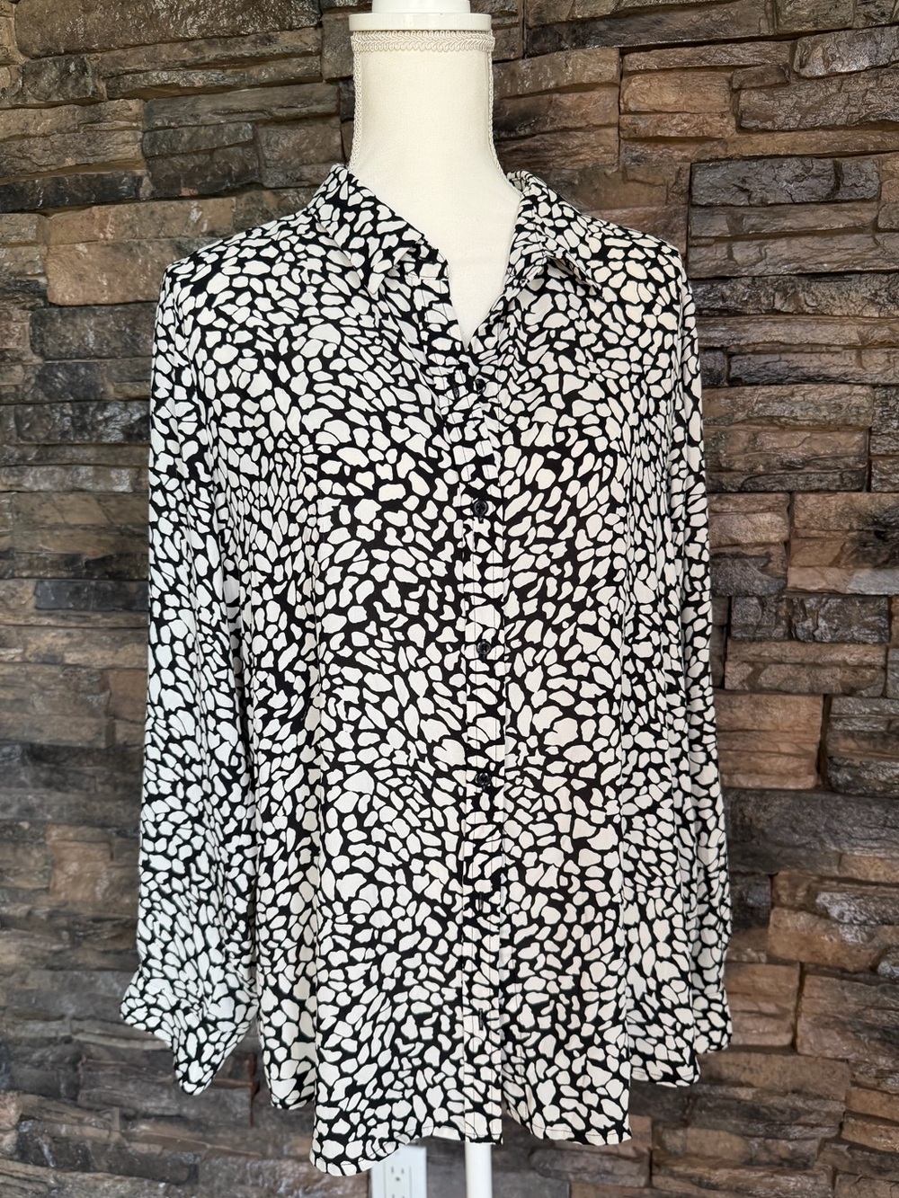 Apt. 9 Black and White Pebble Print Blouse